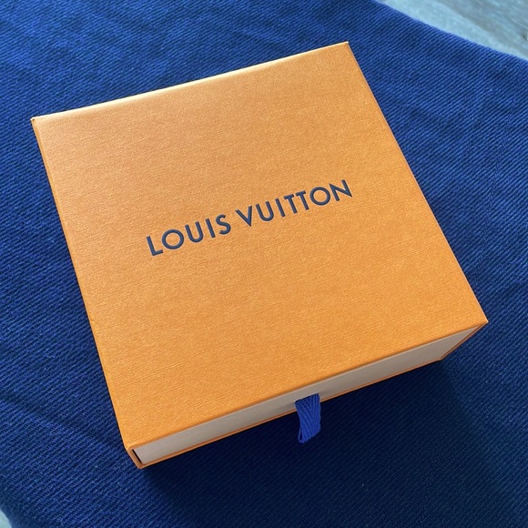 Louis Vuitton box size 65x65 cm